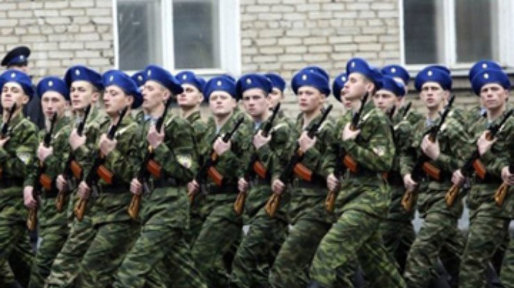 Янукович одобрил сокращение численности украинской армии