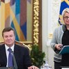 Пресс-секретарю и советникам Януковича к празднику подняли вдвое зарплату