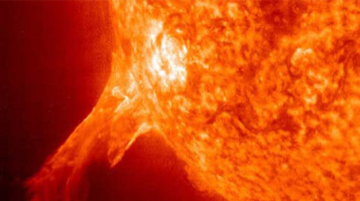 Мощнейший выброс плазмы на Солнце: Могут отказать мобильные телефоны