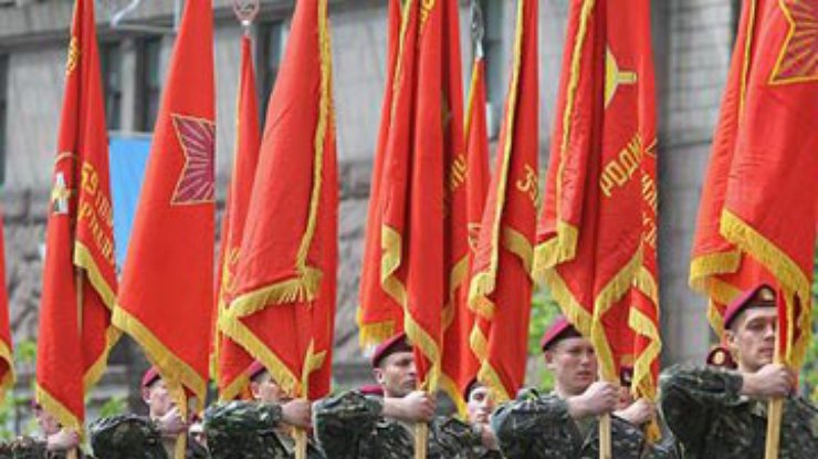 Использование флага Победы 9 мая является неконституционным - суд