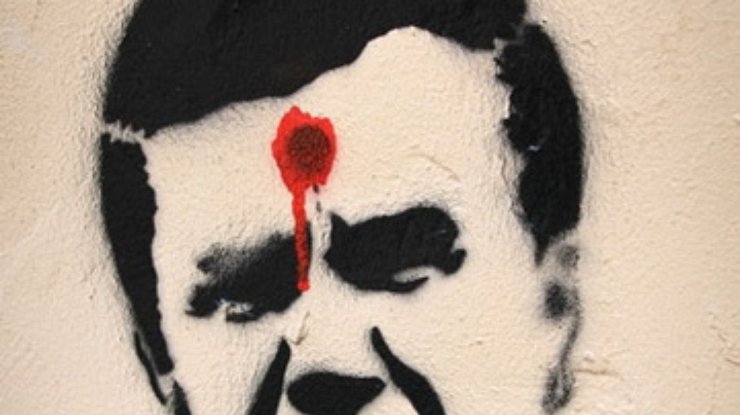 Милиция ищет тех, кто нарисовал Януковичу простреленную голову