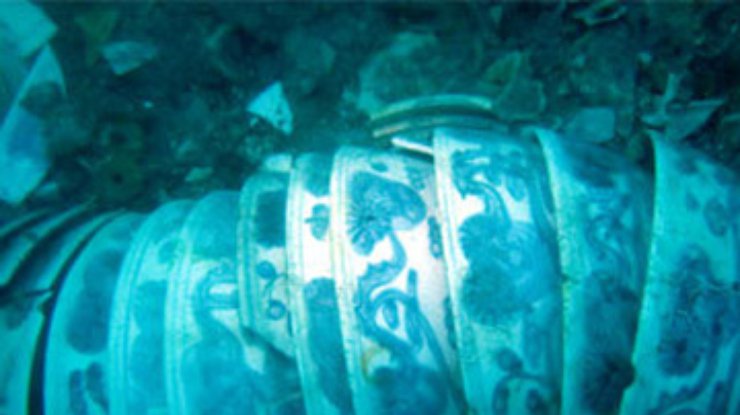 У берегов Индонезии на затонувшем корабле нашли груз фарфора династии Мин