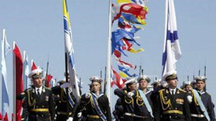 Литвин предложил объединить праздники флотов Украины и России