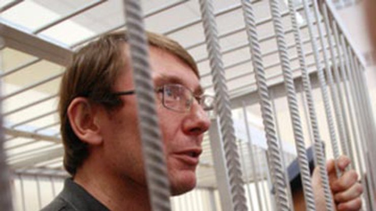 Луценко заявил, что знает еще об одном уголовном деле своего судьи