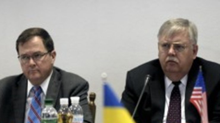 США советуют Украине не вредить себе расправой над оппозицией