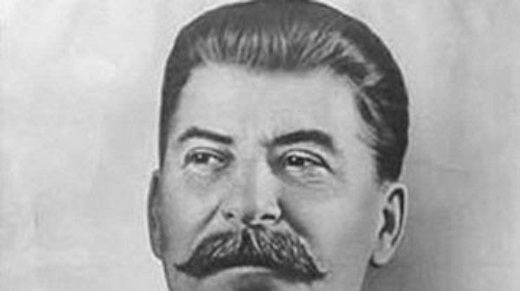 Свыше трети украинцев считают Сталина великим вождем - опрос