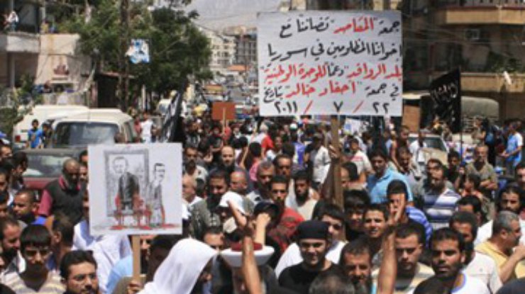 В Сирии люди снова вышли на улицу, требуя отставки президента