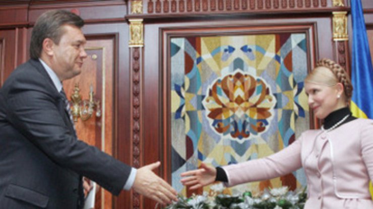 The Economist: Рядом с Тимошенко на скамье подсудимых находится доверие к Януковичу