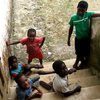 В Анголе сотни детей в школах отравились неизвестным ядом