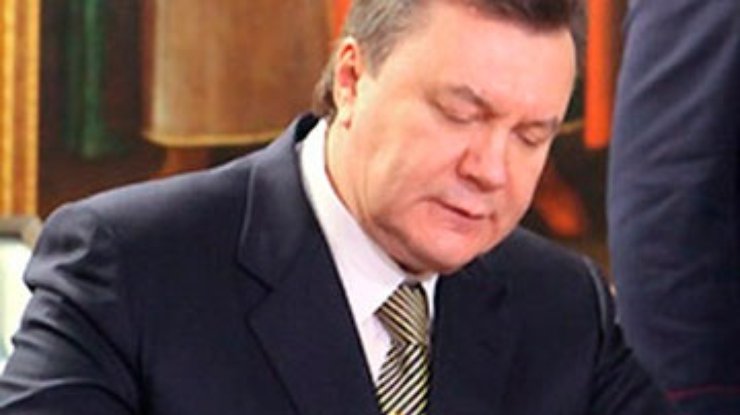 Янукович ветировал закон о закупке нефти без тендеров