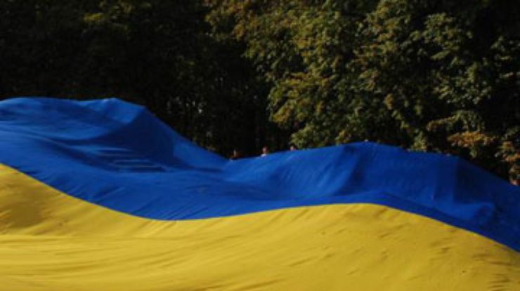 "Регионалы" и "бютовцы" не поделили центр Харькова из-за огромных флагов