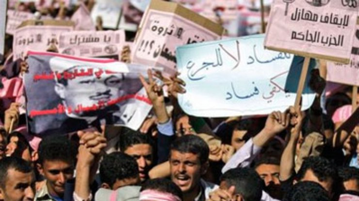 В столице Йемена военные открыли огонь по демонстрантам