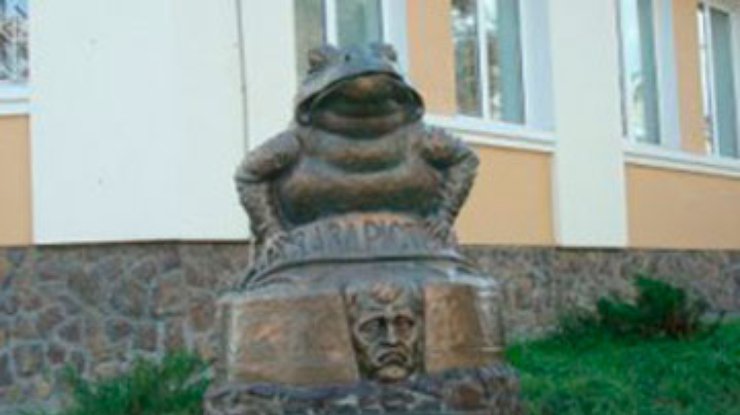 В Украине появился второй памятник жабе