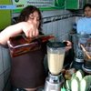 Перуанцы спаивают туристов коктейлями из жаб