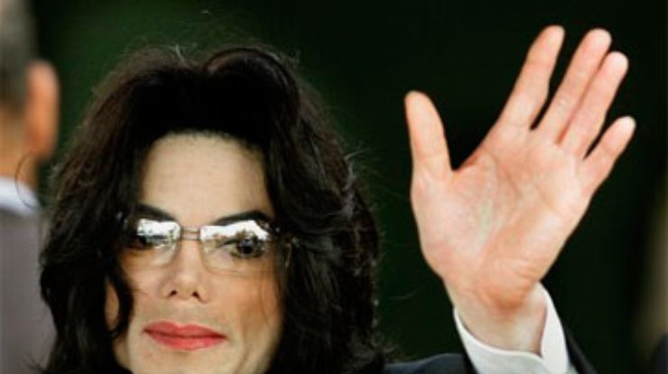 На суде стали известны новые подробности о смерти Майкла Джексона