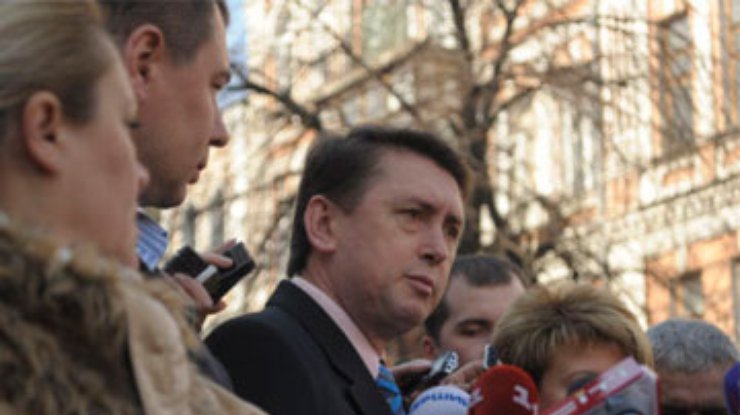 Мельниченко узнал, что его хотят убрать, и залег на дно - адвокат