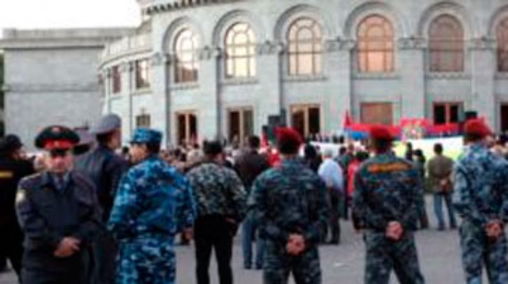 Оппозиция свернула лагерь в центре Еревана