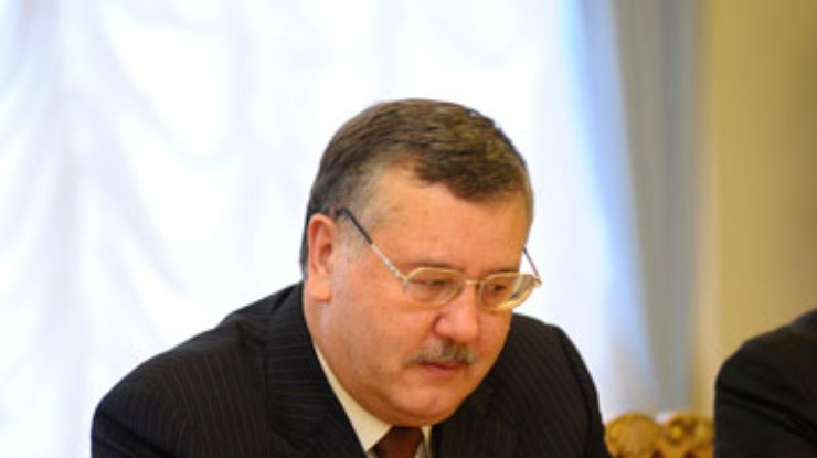 Гриценко считает, что Януковичу будет труднее с Путиным