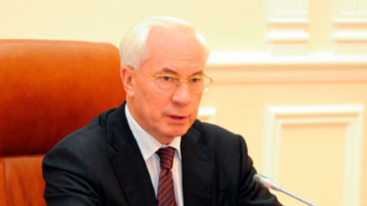 Азаров хочет добиться успеха в газовых переговорах с РФ благодаря Тимошенко