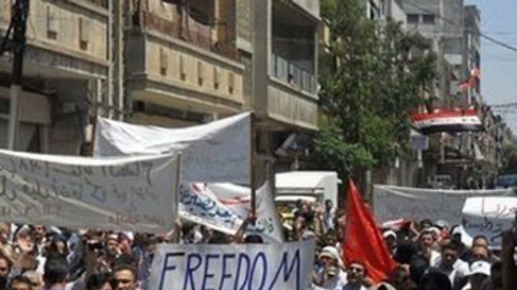 В столице Сирии проходит многотысячный митинг сторонников Асада