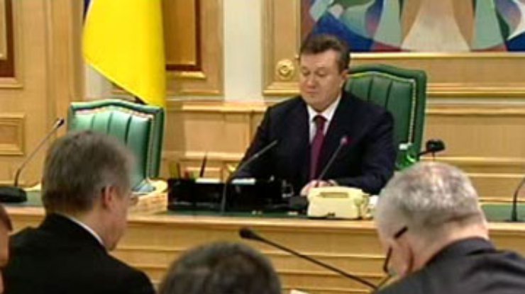 Янукович одобрил запрет валютных кредитов