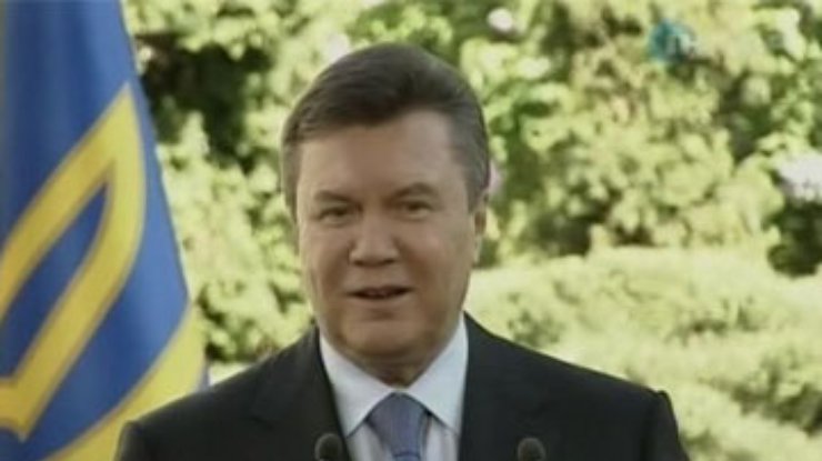 Янукович введет мораторий на закрытие школ