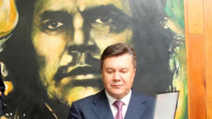 Янукович проводит встречу с Фиделем Кастро