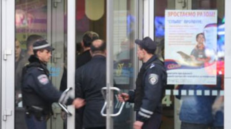 СМИ: Возле супермаркета после взрыва нашли записку с требованием денег