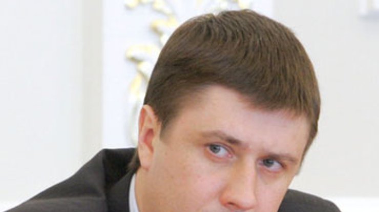 Кириленко: Азаров в Петербурге подписал чистые бланки