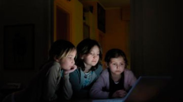 Табачник попросил педагогов научить детей безопасному Интернету