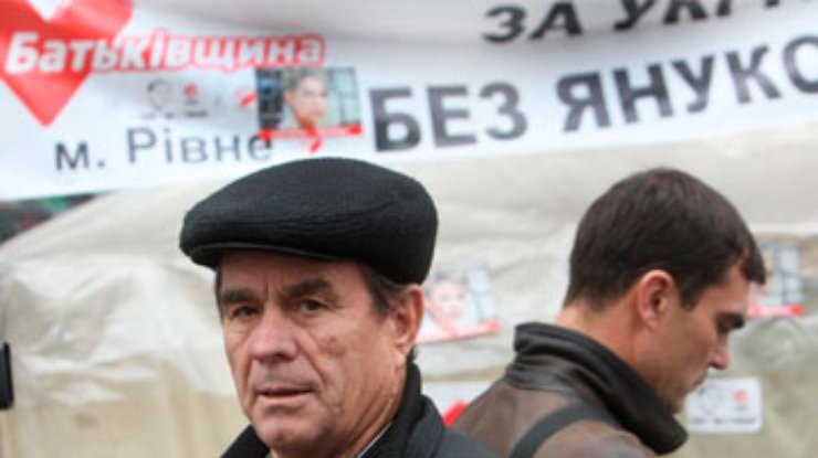 Партия Тимошенко призывает украинцев отправить Януковича на отдых