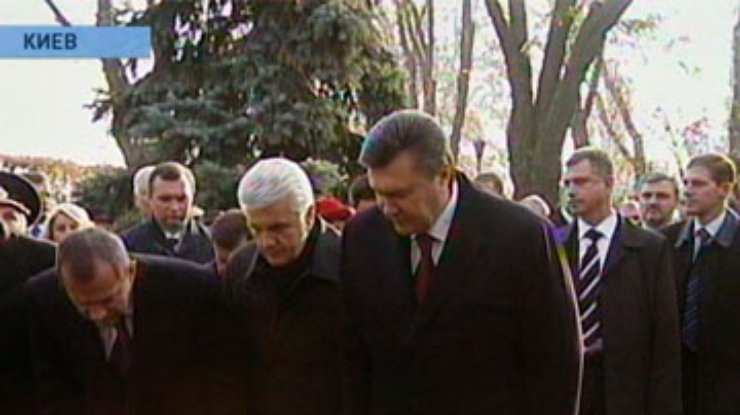 Янукович поздравил киевлян с годовщиной освобождения от захватчиков