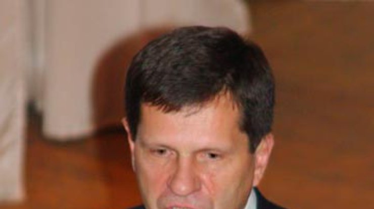 Суд запретил встречать Януковича протестом против Костусева