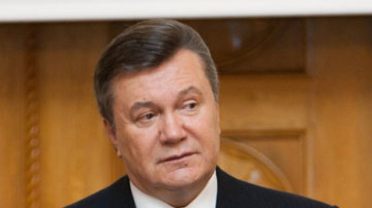 Янукович подписал "упрощенку"