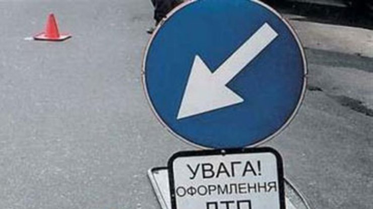 В Киеве на мосту Патона столкнулись 5 автомобилей