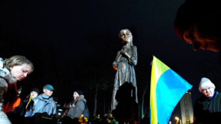 В Киеве 10 тысяч человек пришли на митинг-реквием в память о Голодоморе