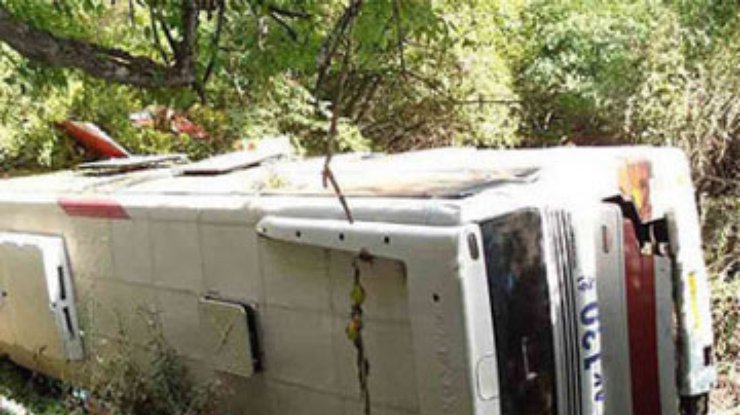 Автобус с футбольной командой упал с обрыва в Того