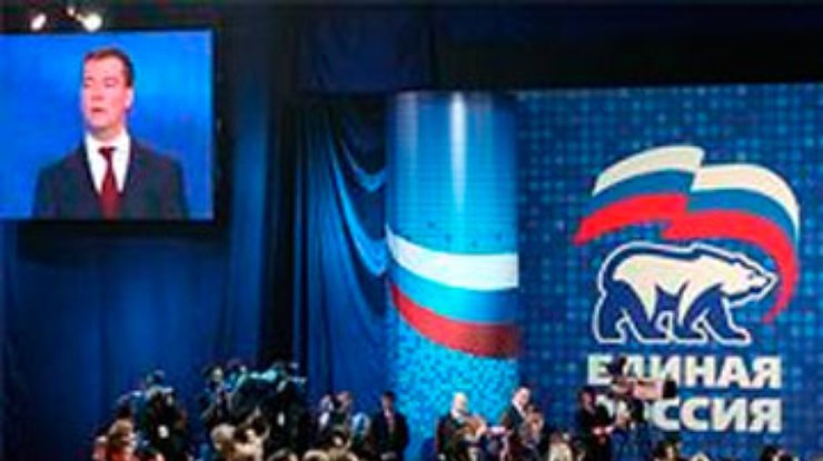 Медведев: "Единой России" придется вступать в коалицию