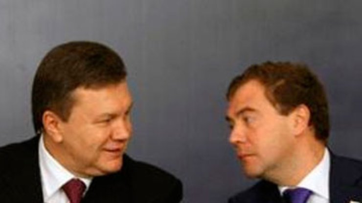 Янукович поздравил Медведева с успешными выборами
