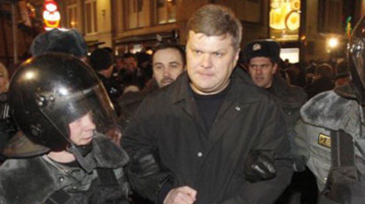 На Триумфальной площади в Москве задержали Немцова и главу "Яблока"