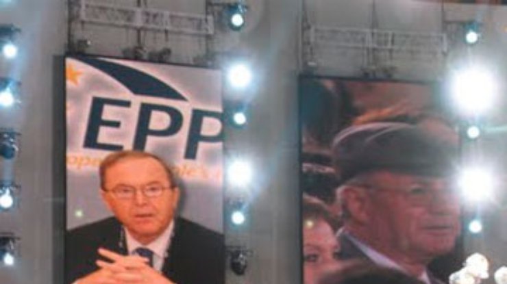 ЕНП возмущена "варварским" решением судить Тимошенко в СИЗО
