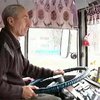 Водитель троллейбуса в Кировограде радует пассажиров интересными историями