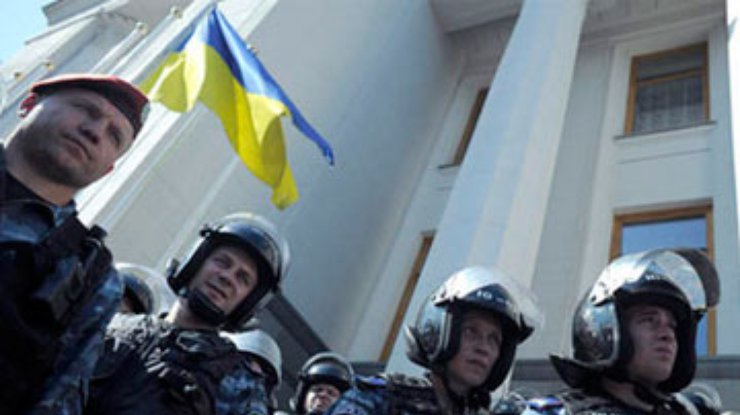 Возле Апелляционного суда сторонники Тимошенко сцепились с "Беркутом"