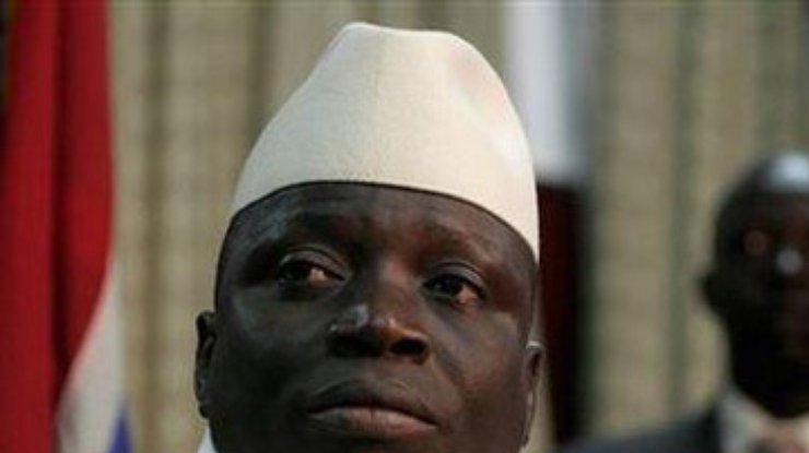 Президент Гамбии настроен править "миллиард лет"