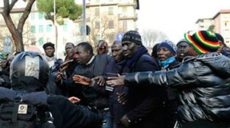 В Италии мужчина расстрелял африканцев на базаре