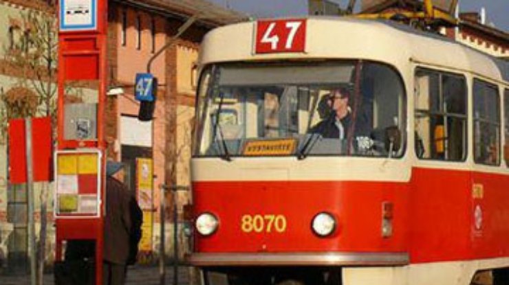В Харькове трамвай наехал на двух женщин