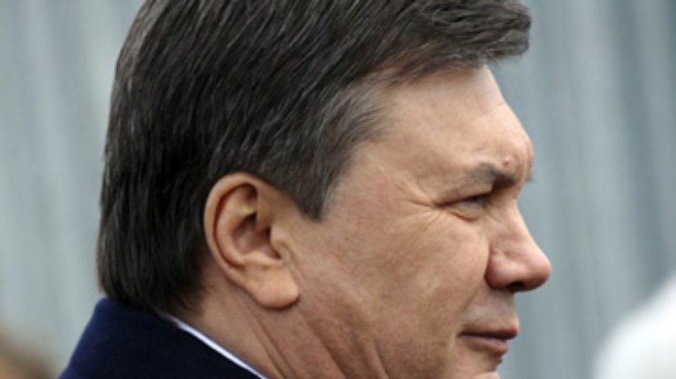 Янукович: Нельзя идти в будущее боком "или, как говорят, задом"