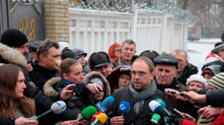 Власенко боится, что видео из камеры Тимошенко в колонии попадет в Сеть