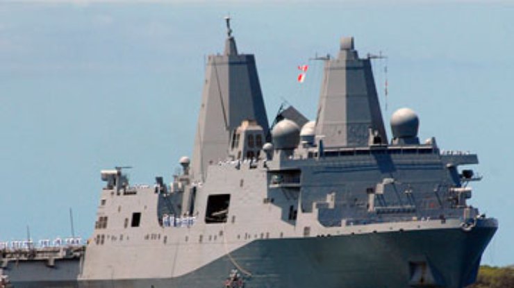 Иранские катера чуть не протаранили корабль ВМС США