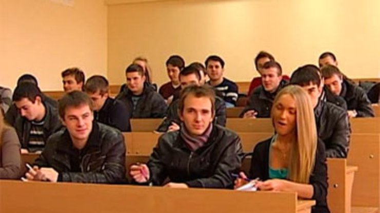 Выпускники школ в Украине больше мечтают о карьере, чем о деньгах